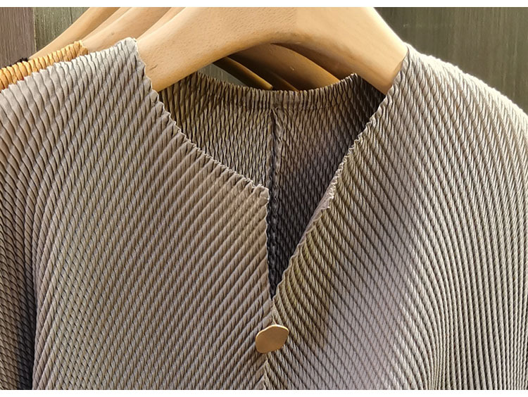 Áo thun nữ tay ngắn xếp ly vảy rồng trang trí nút bấm cao cấp dáng rộng suông — Màu đen, Màu xanh đậu, Màu đỏ hoa hồng, Màu hồng củ sen chi tiết 37