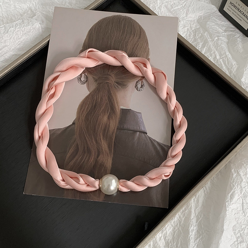 Pañuelo de seda con collar de perlas tortas Primavera y verano Nuevos productos Temperamento de moda Decoración multifuncional Pañuelo de seda con hebilla magnética para mujer