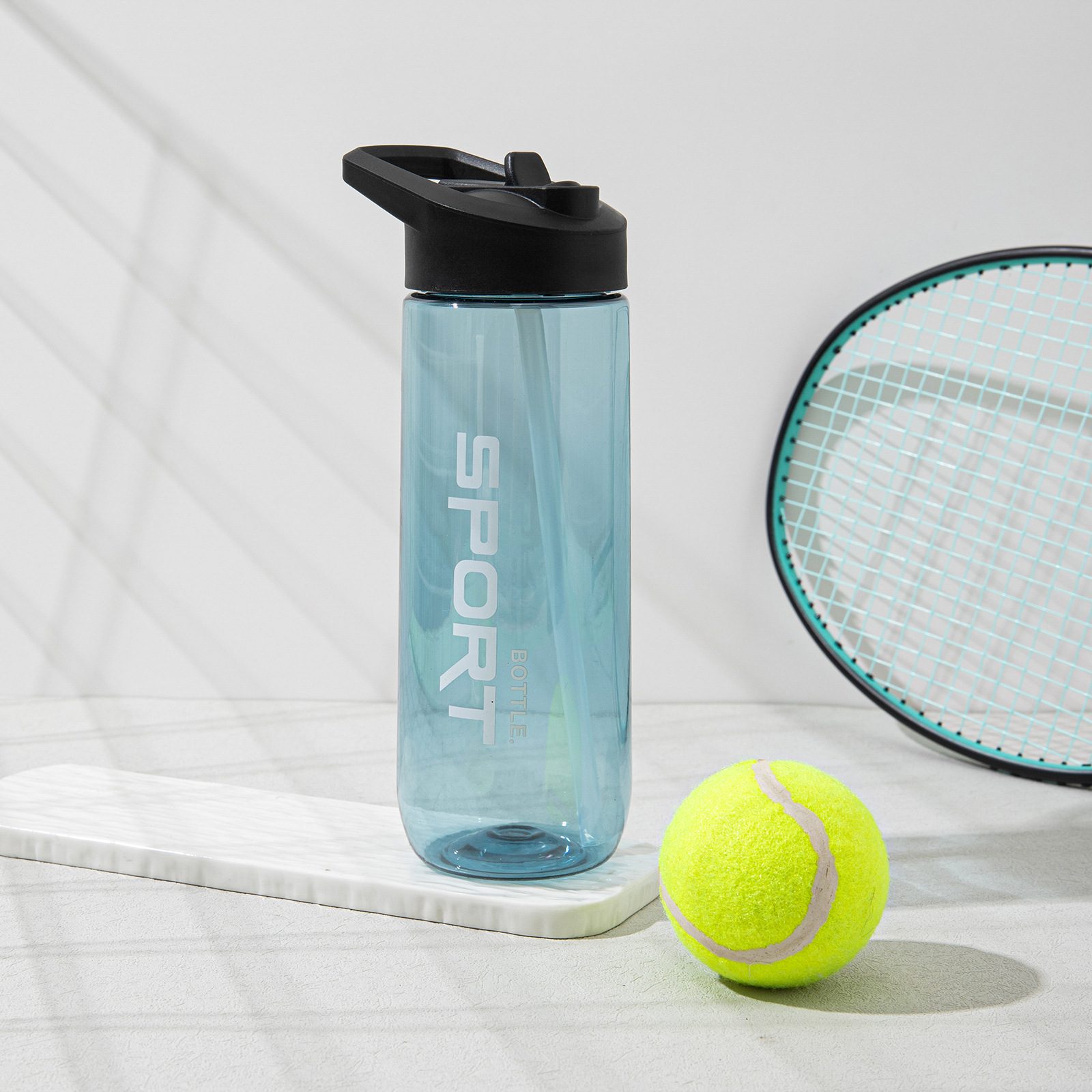 Nueva taza de agua deportiva de plástico de verano para hombres y mujeres al aire libre taza de plástico portátil resistente a altas temperaturas taza de espacio simple y de alto valor