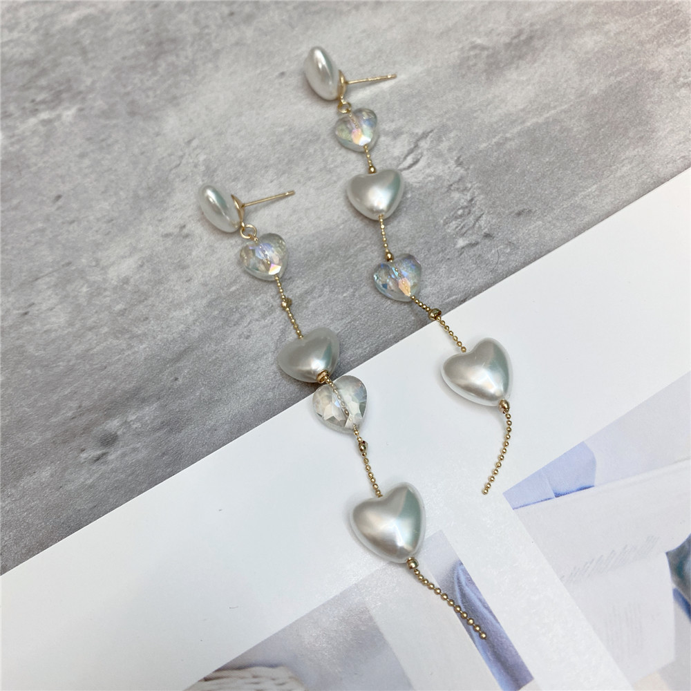 Temperament Love Chain Long Tassel Earrings Transparent Crystal Earrings Metallic Heart-shaped Earrings display picture 3