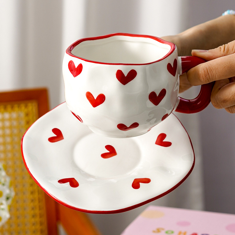 Hermoso conjunto de tazas de café y platos Regalos comerciales Irregulares tazas de desayuno transfronterizas de cerámica Pastoral pintada a mano esmaltada