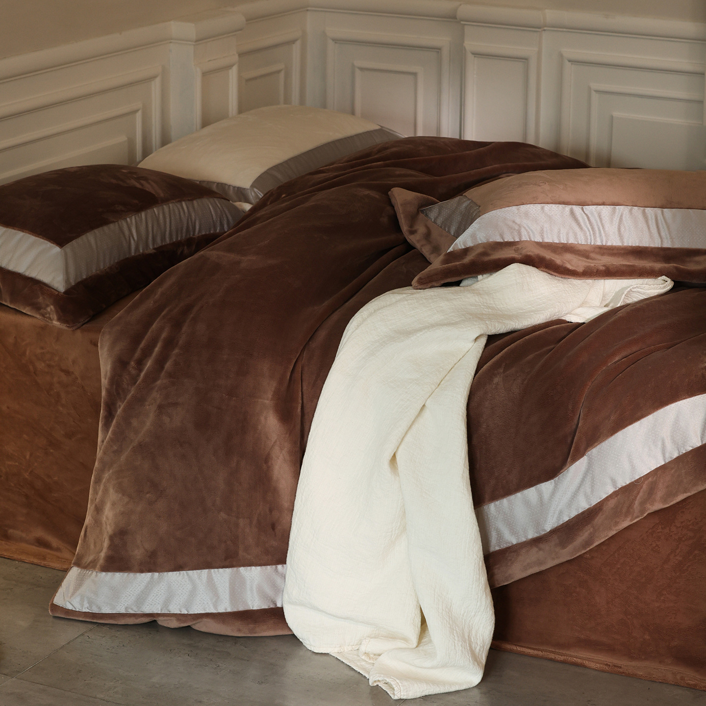 Completo lenzuola in velluto di latte 4 pezzi lusso minimale_voghion.com
