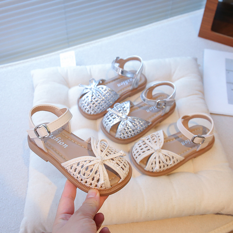 Sandalias Baotou para niñas Zapatos de princesa de moda Verano 2025 Nuevos zapatos de playa para niños Sandalias tejidas huecas para niñas image 4