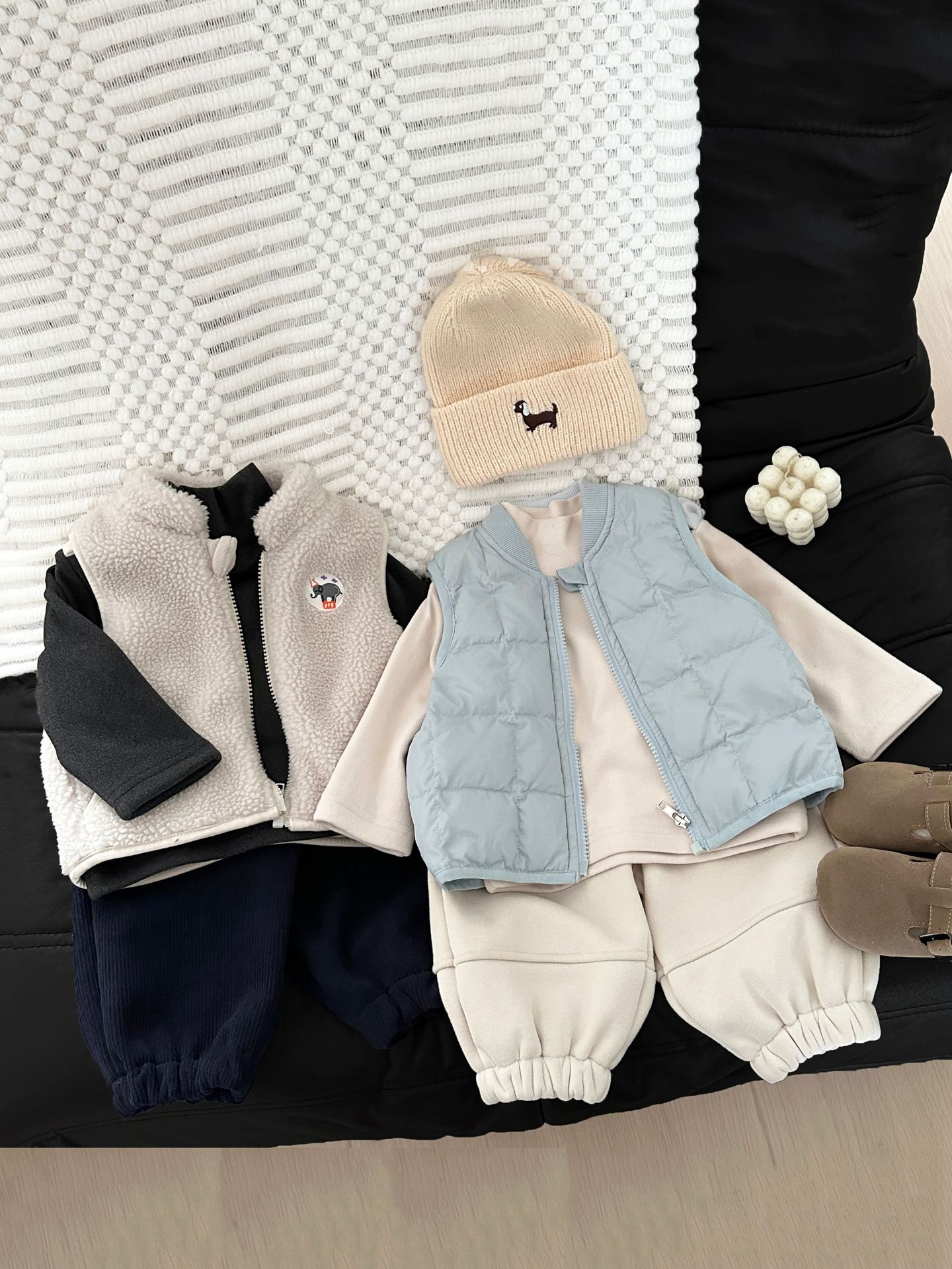 Baby otoño y invierno versátil camiseta de base, nuevo estilo de medio cuello cómodo para niños y niñas, ropa caliente para bebés gruesa image 3