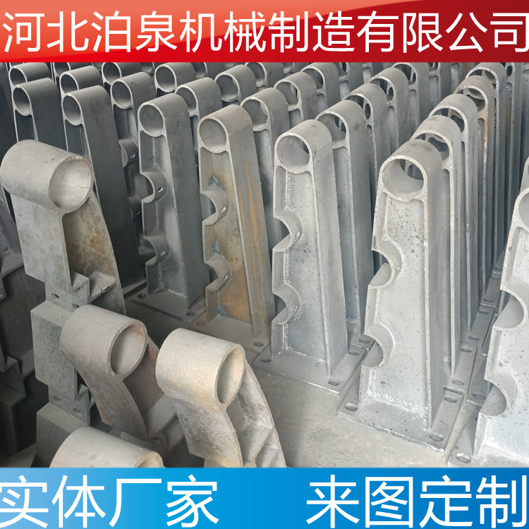 桥梁护栏支架桥梁防撞护栏铸铁立柱景观河道交通设施栏杆铸钢支架