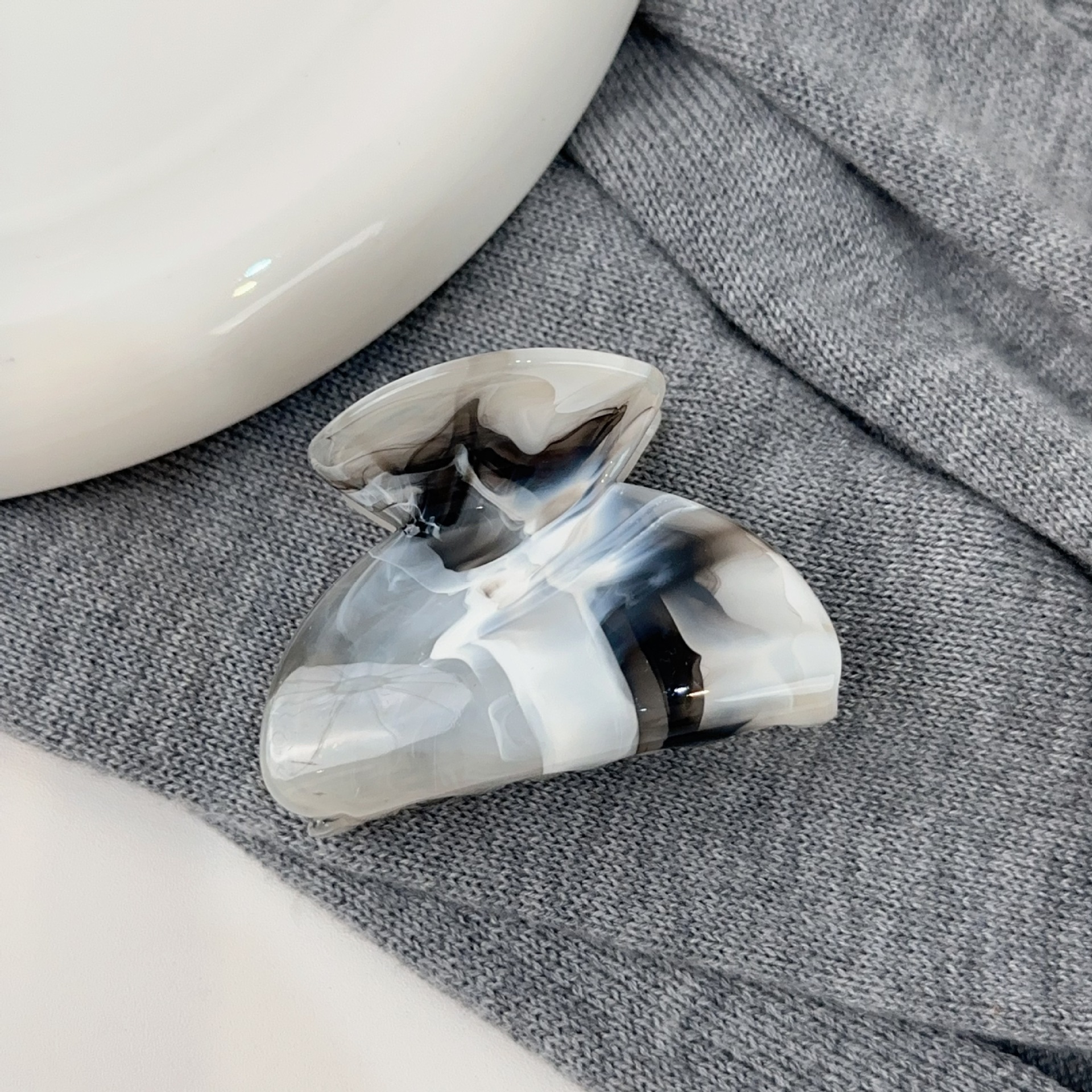 Nuovo fermaglio per capelli cinese nero grigio di piccole dimensioni, semplice, versatile, con frangia laterale, pratico accessorio per capelli_voghion.com