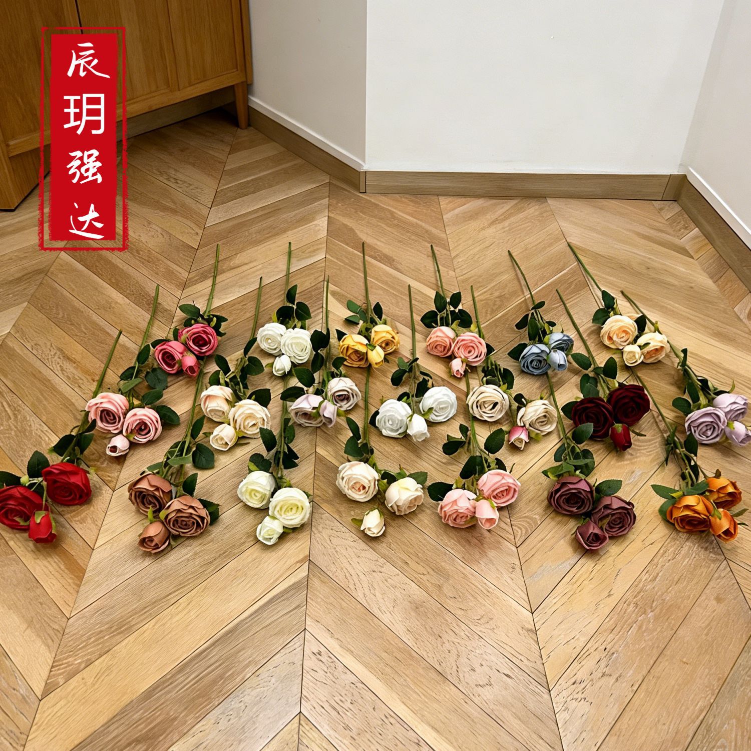 Three-headed royal rose wedding decoration simulation rose wedding hotel scene arrangement home decoration table flowers 4