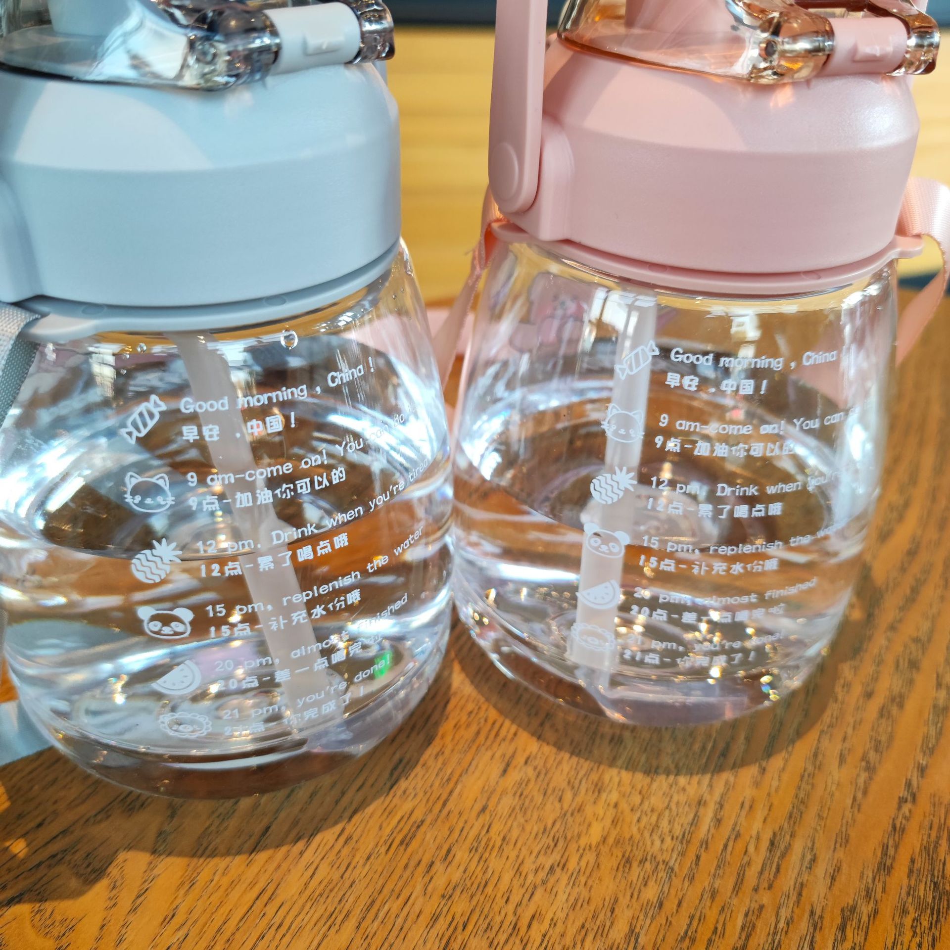 Internet celebridad grasa taza 1100ml gran capacidad estudiante Correa portátil botella de agua niños paja gran vientre taza libre 2D pegatinas