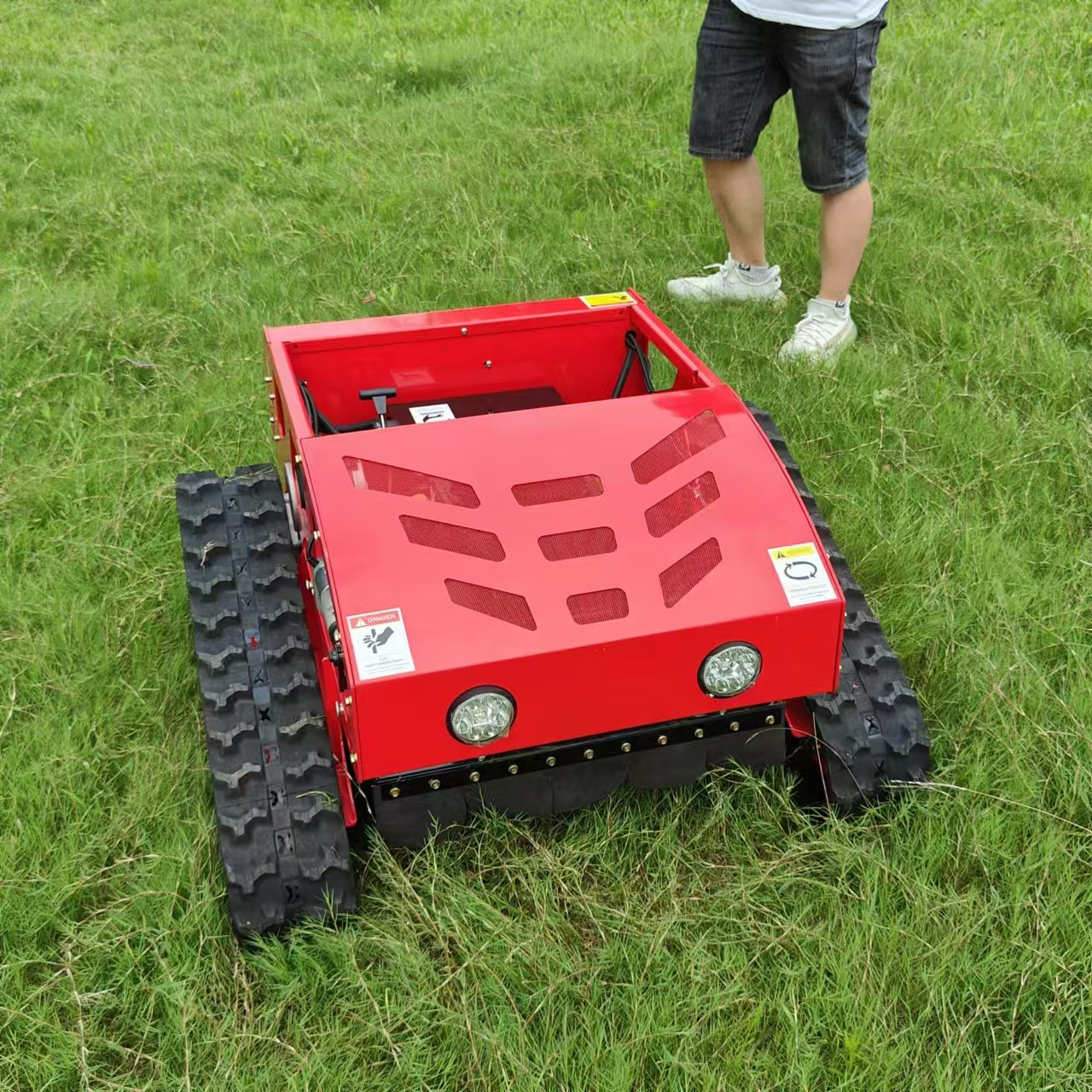 出口台湾遥控智能割草机 HT750履带式草坪果园碎草机 汽油除草机