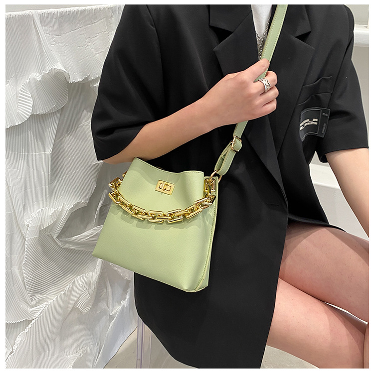 Fashion Solid Color Thick Chain Shoulder Messenger Portable Bag Wholesale display picture 13