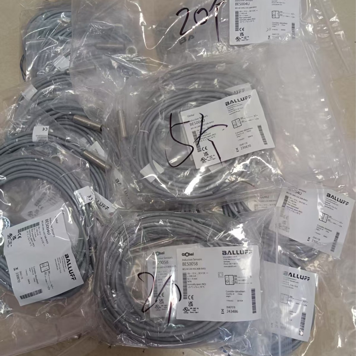 行程开关D4N-122G，扩散反射型光电开关E3Z-D82/LOT(带引出线)