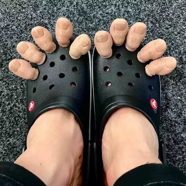 跨境Big Toe Croc Charm大脚趾鳄鱼魔咒搞怪洞洞鞋脚趾配饰装饰