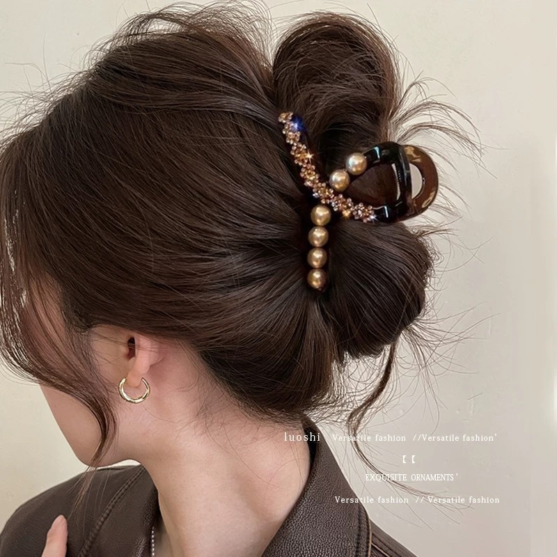 カレーの大きいサイズは女性の高級感の後頭部を挟みます。