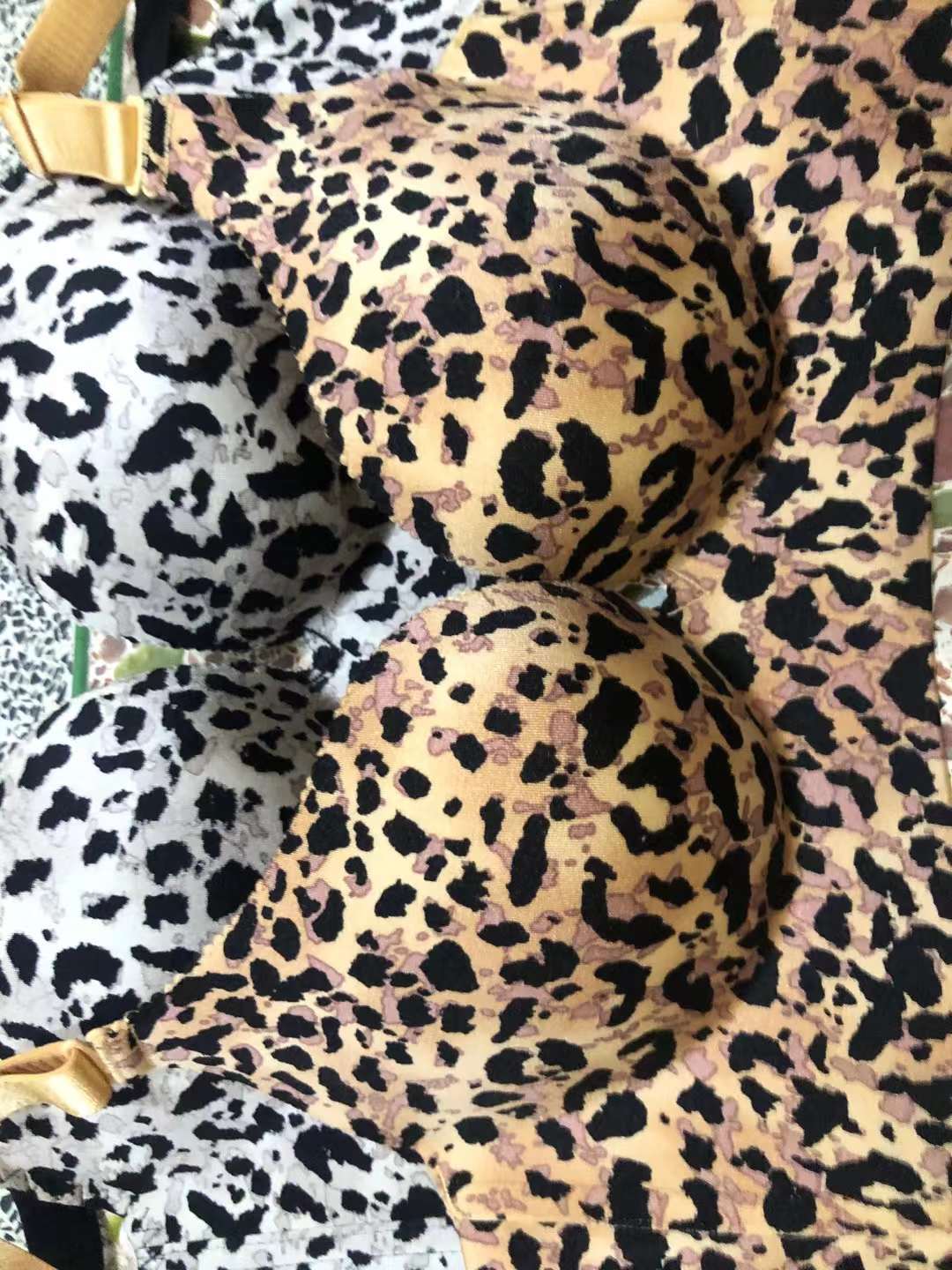 Leopard Print Seamless One-Piece push-up breast Collection ropa interior de las mujeres brillante piel suave sujetador inalámbrico