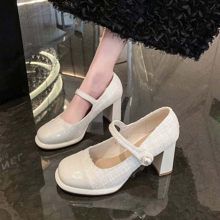 2024 Весна Новые однослойные туфли в стиле Chanel из лакированной кожи с жемчужной пряжкой и закрытым носком, на массивном каблуке, женская обувь на высоком каблуке