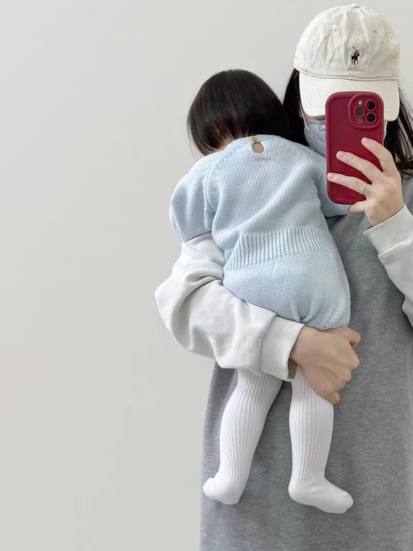 歳の赤ちゃんの春の服は子供のお尻の服を着ます。|undefined