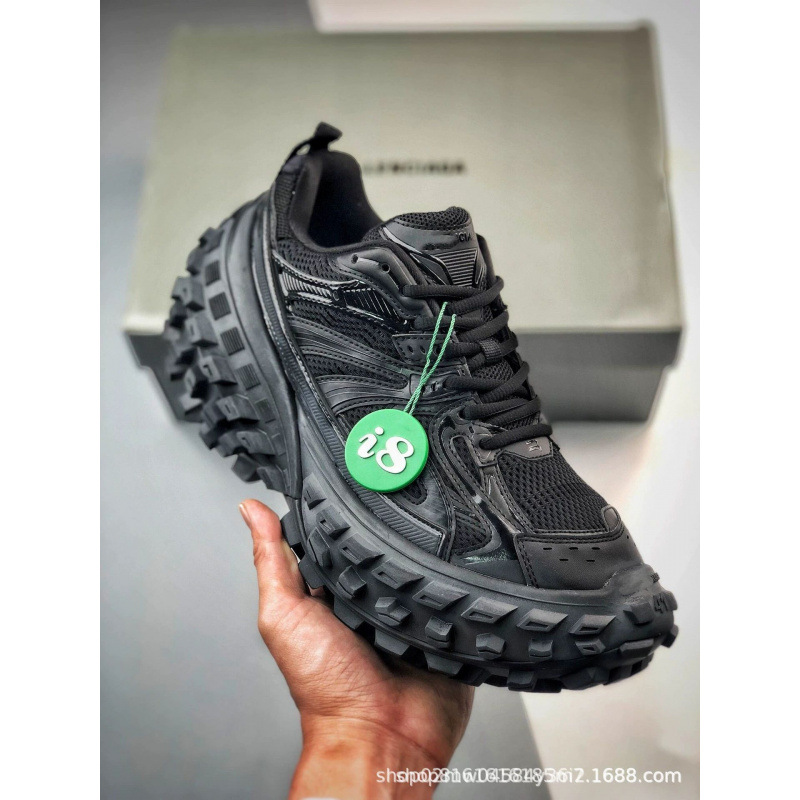 Balenciaga Defender Worn-Out Black 685613W2RA61000
