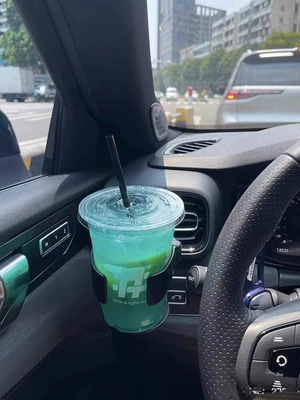 Car-mounted cup holder for milk tea and beverages, air conditioning vent ashtray holder