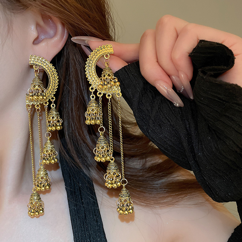 Pendientes de borla de flor de metal con aguja de plata Pendientes de temperamento de moda Pendientes exagerados de nicho europeo y americano