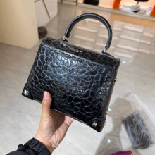 �{�~ʯ�^�yŮ����Ƥ�����r�г���Ůʿ�����С�����μ�б����S��