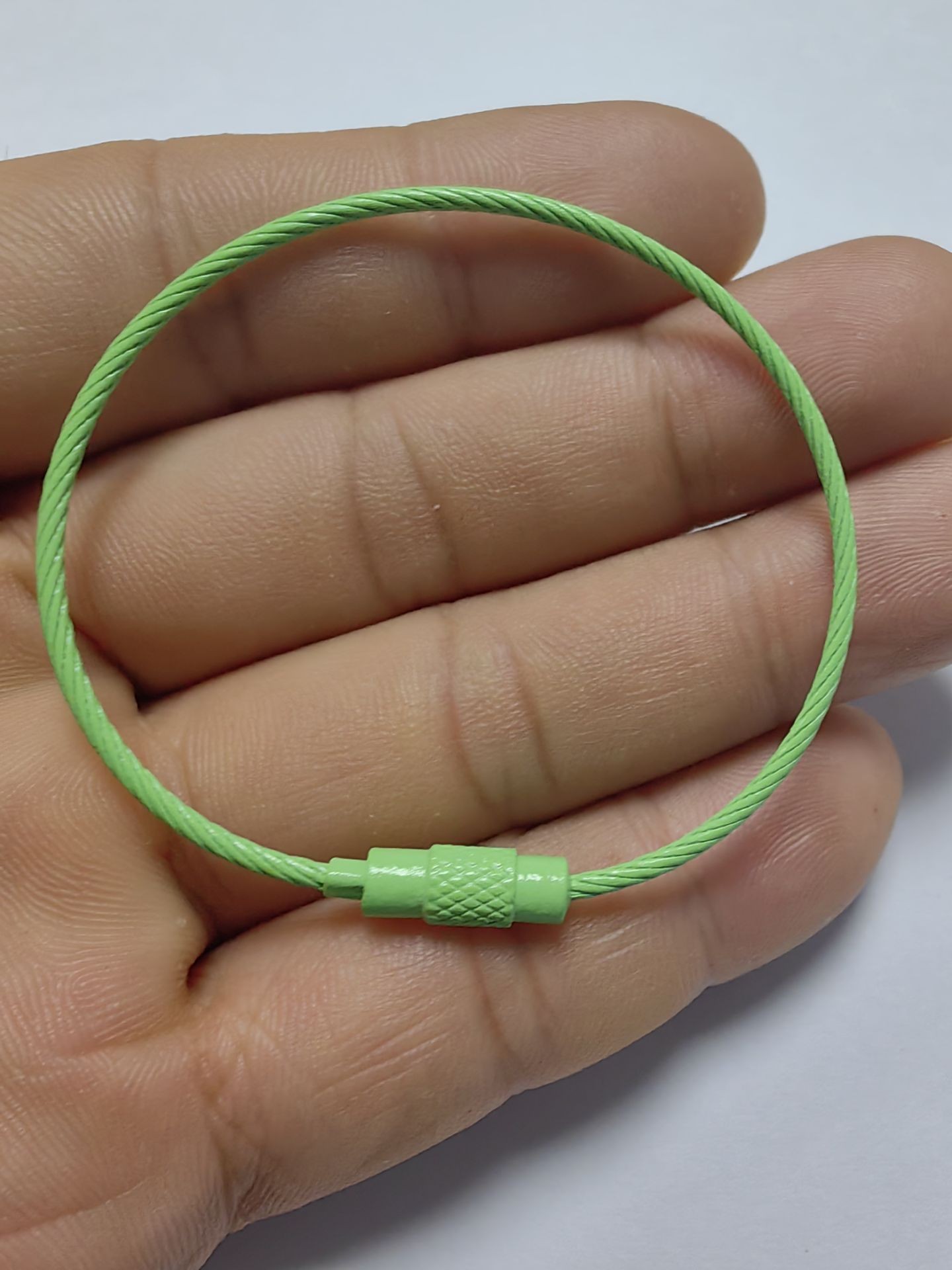 Fabricante Wholesale   Anillo de alambre de acero inoxidable de varios colores   Cordón Keychain    1.5 * 15 cm