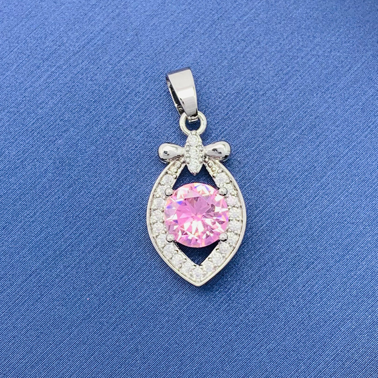 百種類のペンダントは心のままにファッションの経典を配合します。カップルの美しいペンダントは親友のアクセサリーを送ります。