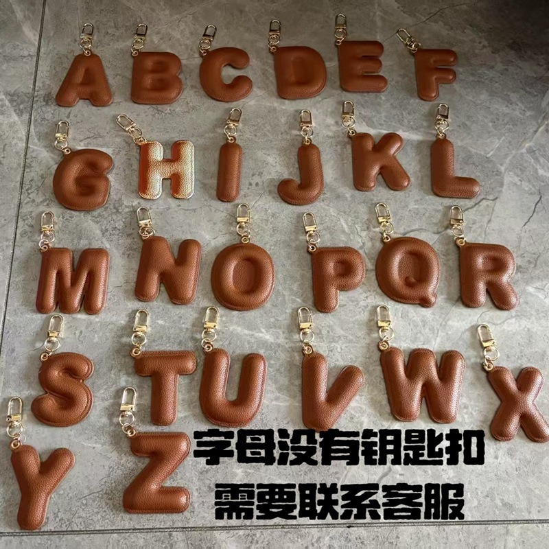 新しい革のパーソナライズされた 26 英語 A-Z 文字ペンダントカラーファッション DIY ジュエリーカーキーバッグペンダント|undefined