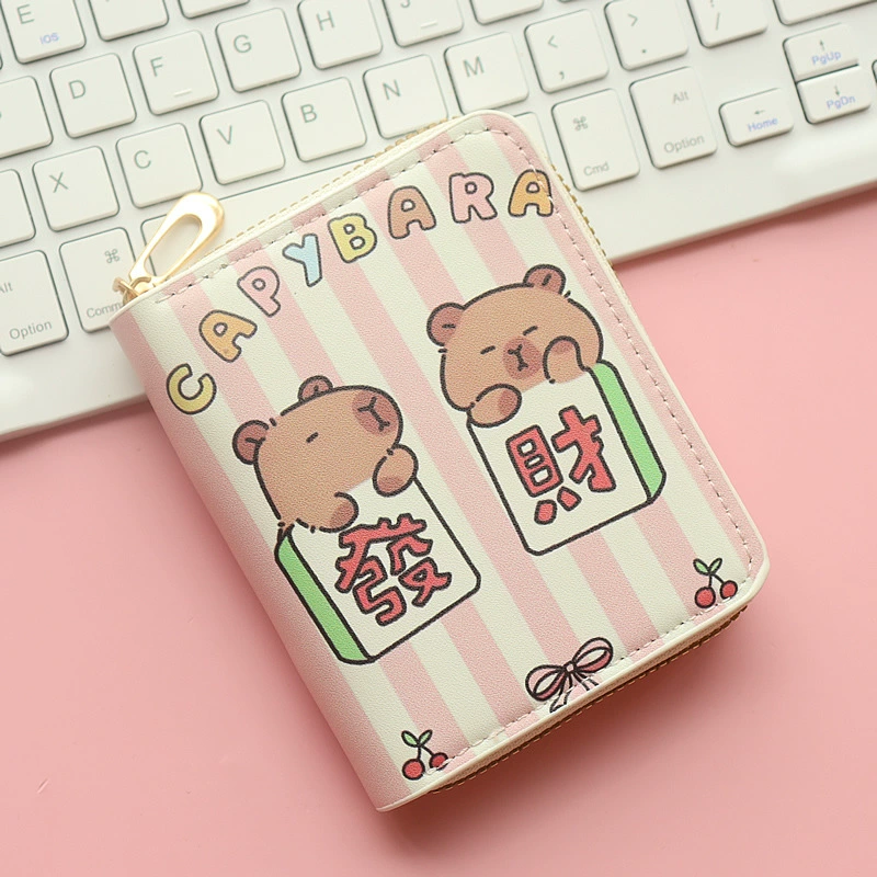 Короткий бумажник-монетница с застежкой-молнией в стиле Capybara, милый мультяшный дизайн, держатель карт PU на 4 карты + 2 монетницы, 11×9.5×2.5 см