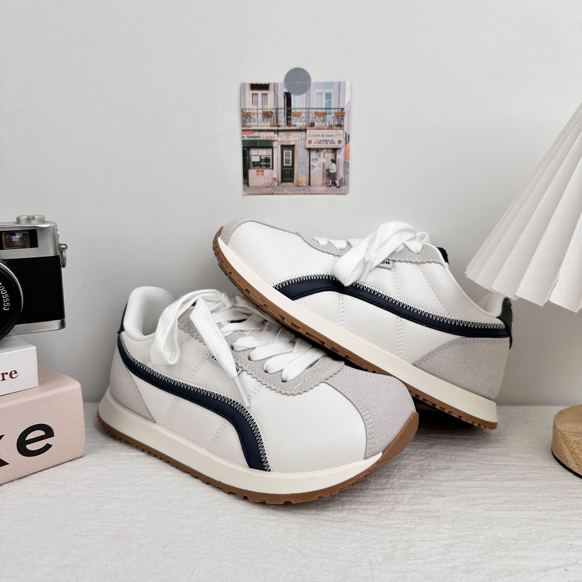 Zapatos de entrenamiento de ondas gruesas para mujeres 2025 nueva moda chic estilo de Hong Kong variedad de zapatos deportivos casuales Agam