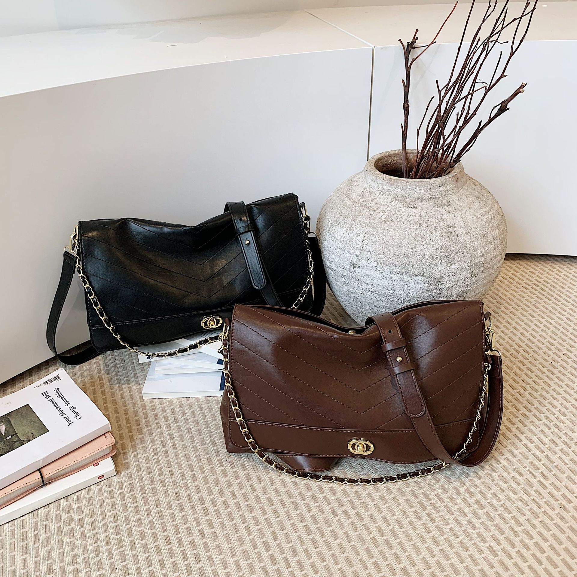 Xiaoxiang Lingfeng chain cross-border mochila bolso de hombro de moda europea y americana de viaje diario bolso de cerradura de comercio exterior
