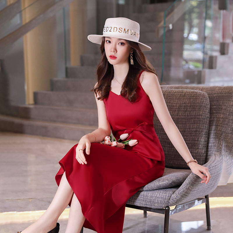 Red Pleated Suspender Dress 2025 Spring New Business Wear with Slim Skirt and Elegant High Waist Long Skirt Red Pleated Suspender Dress 2025 Spring New Business Wear with Slim Skirt and Elegant High Waist Long Skirt