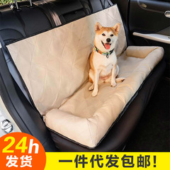後ろの車の犬小屋は水洗いできます。