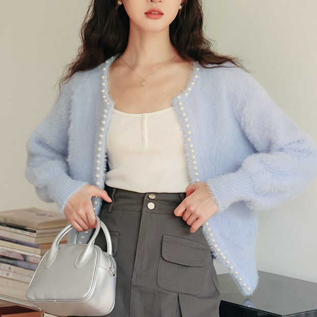 Pearl Chanel style sweater coat for women Autumn 2023 New Gentle lazy style loose short knitted cardigan wholesale