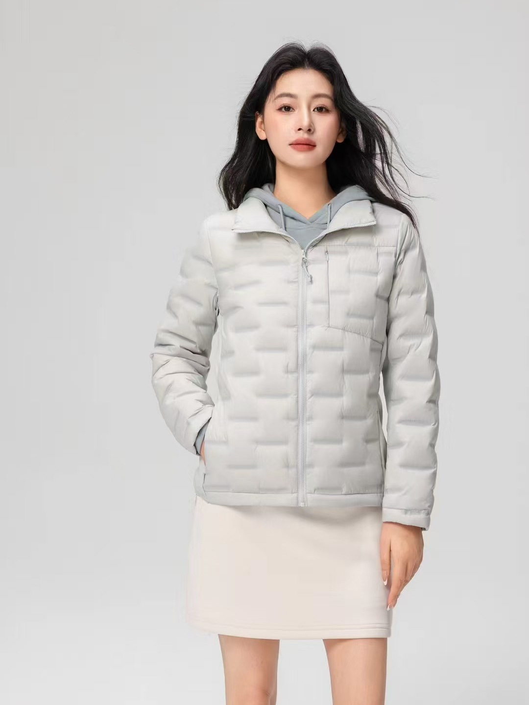 Chaqueta de plumón para mujeres otoño y invierno nuevo tipo 90 de lana ligera y delgada hermosa moda de cuello caliente delgada y gruesa chaqueta corta