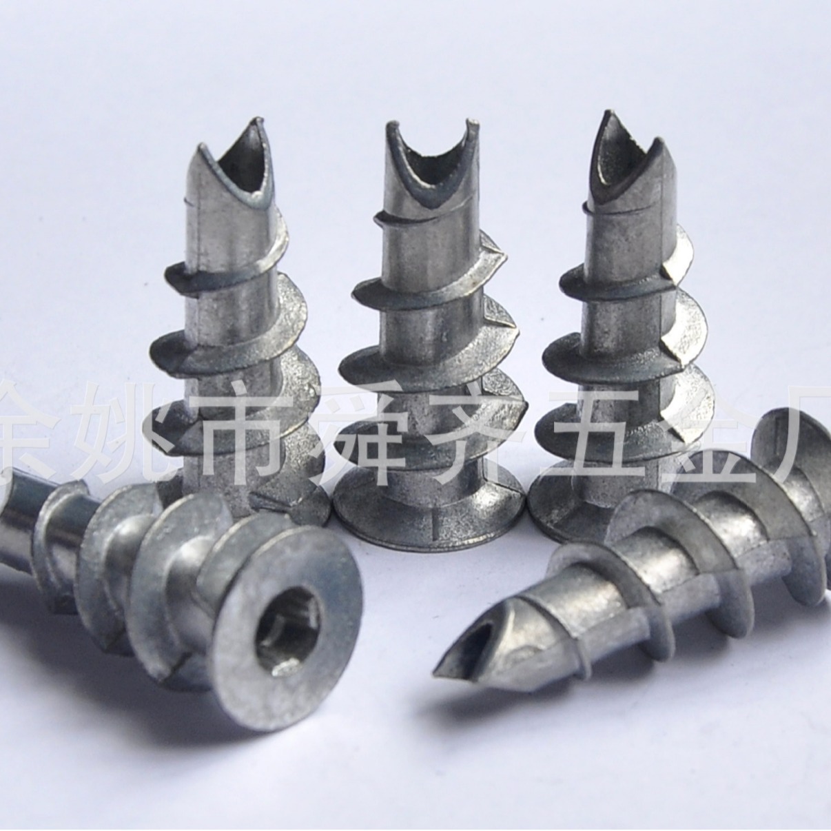 厂家专业供应双尖锌合金快速壁虎 锌合金打入式壁虎 量大从优