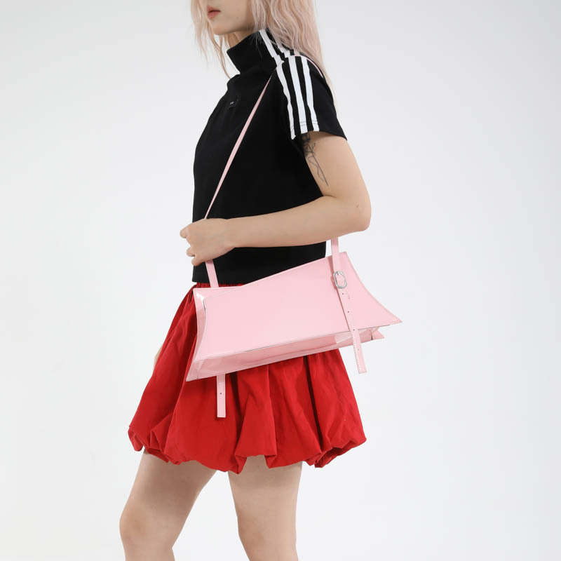 Bolso grande de diseño de nicho 2025 verano nuevo bolso femenino bolso de hombro de textura de alta gama charol brillante bolso de mensajero marea