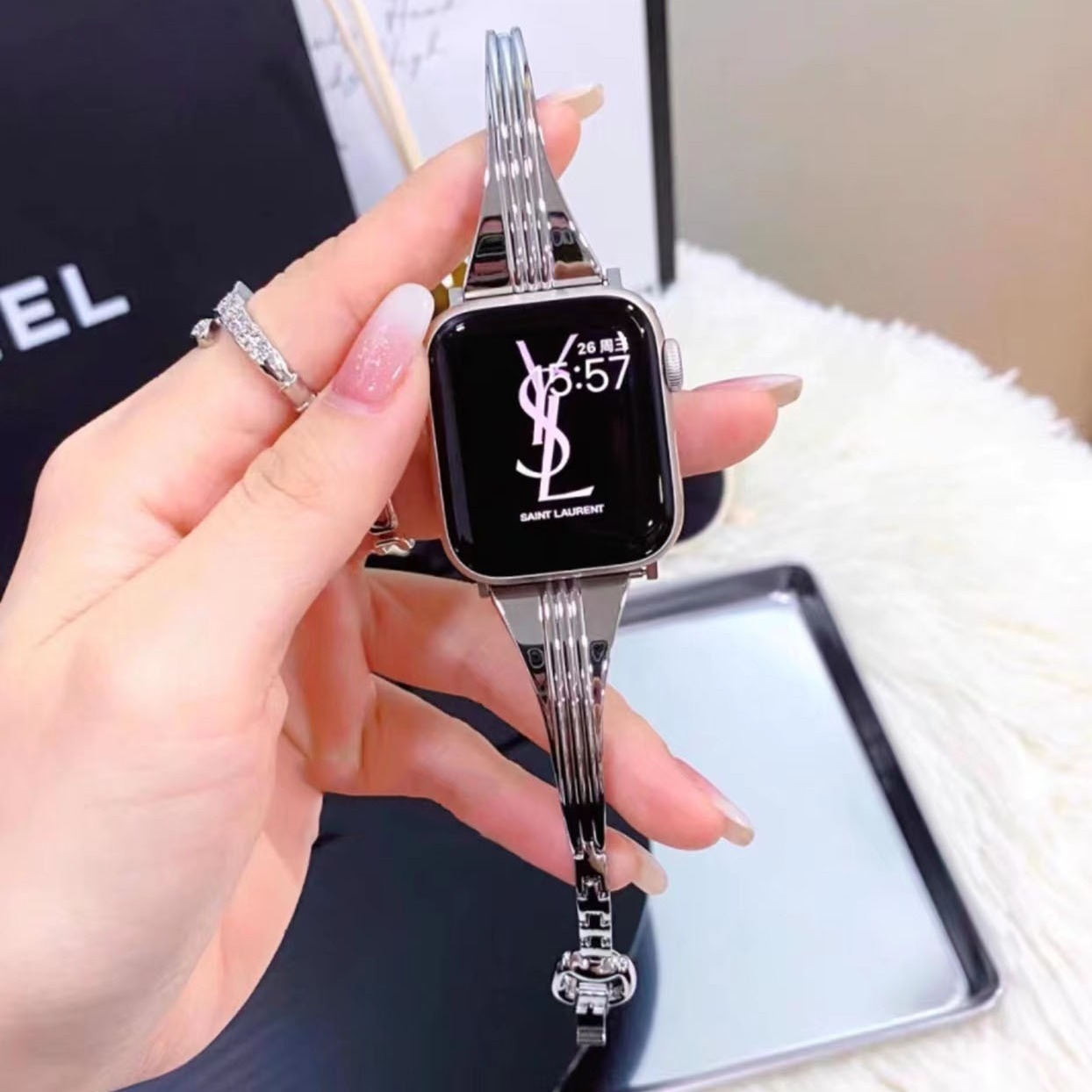 Fashion niche vertical stripe saddle buckle metal strap suitable for iWatchS9 Apple iwatch876543 generation SE