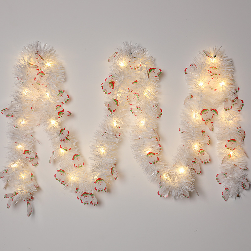 新しいクリスマスツリーのカラーバーledライトはクリスマスの装飾の雰囲気を越えて、専門的な装飾ストラップの背景を飾っています|undefined