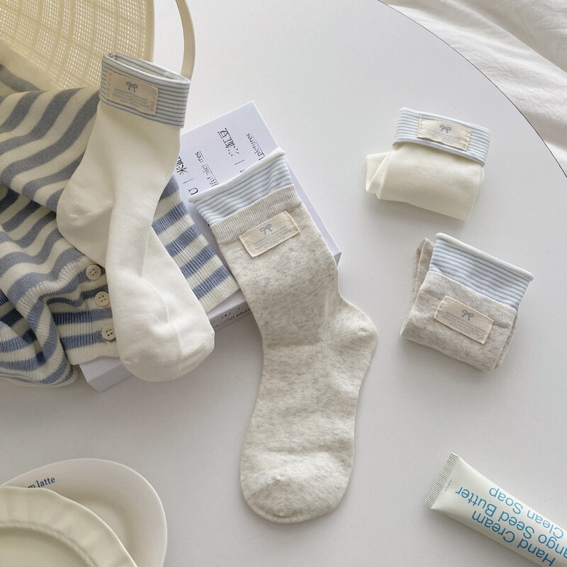 Double blue ribbed summer slouch socks for women, mid-calf socks with shell and bow details, trendy ins-style striped socks, Korean style Double blue ribbed summer slouch socks for women, mid-calf socks with shell and bow details, trendy ins-style striped socks, Korean style
