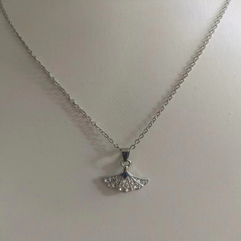Collana elegante con micro inlay a forma di cuore e goccia_voghion.com
