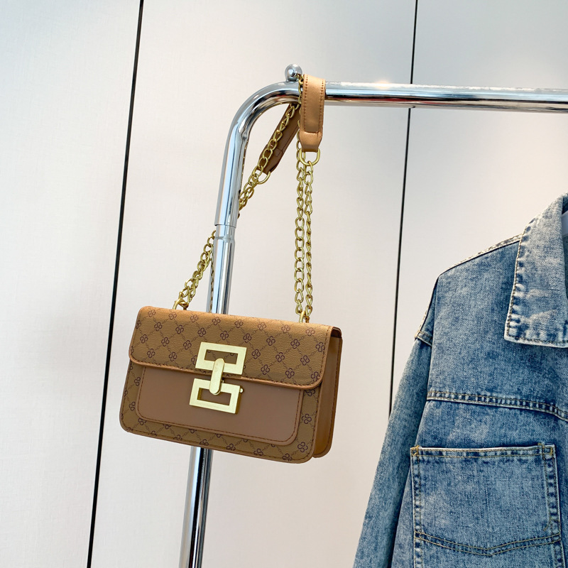 Bolsos de diseño de nicho de alto nivel para mujeres 2024 nueva moda cadena bolso de hombro universal bolso de mochila de estilo extranjero