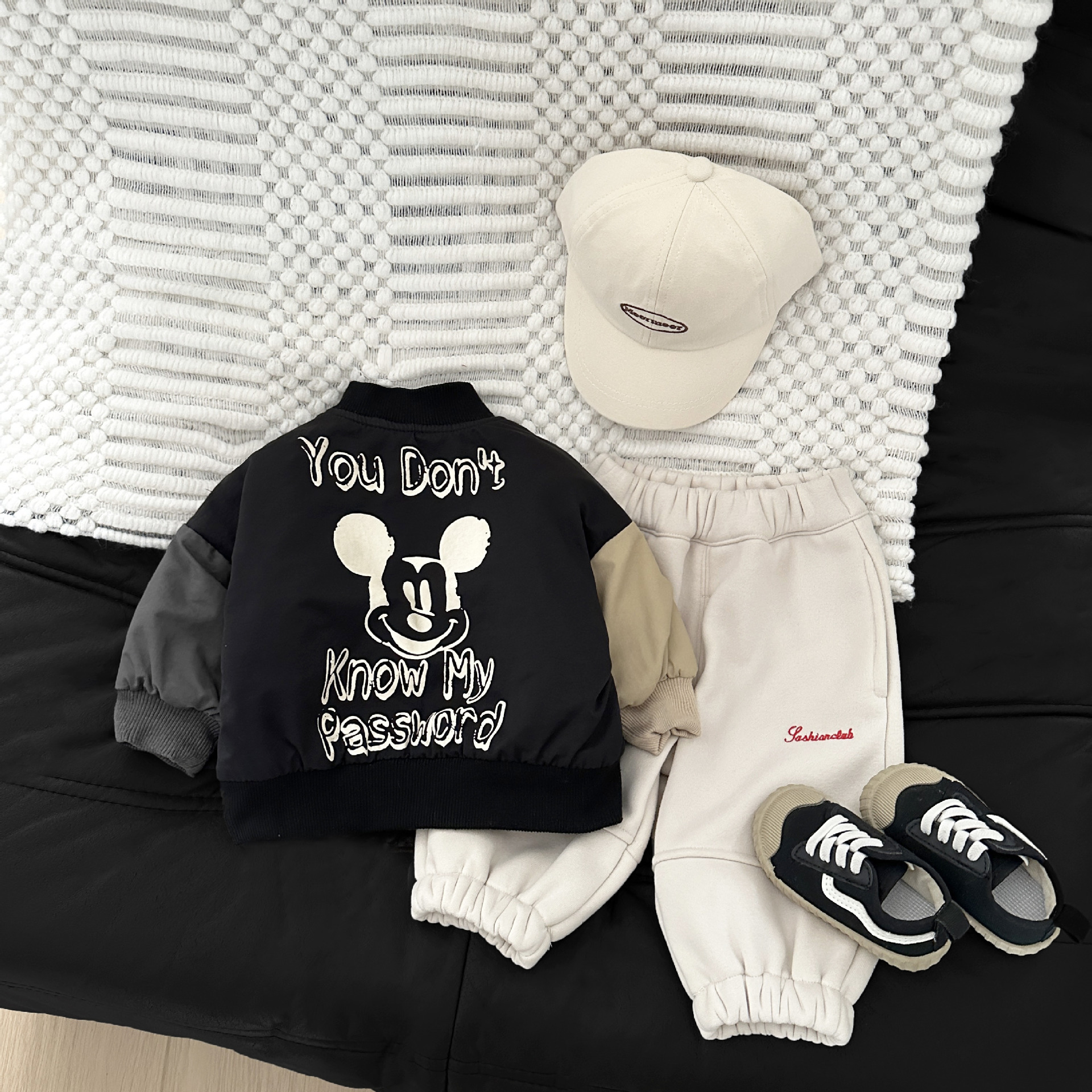 Ropa de algodón de invierno para niños frescos y guapo, chaqueta de moda para niños, abrigo de algodón caliente para bebés.