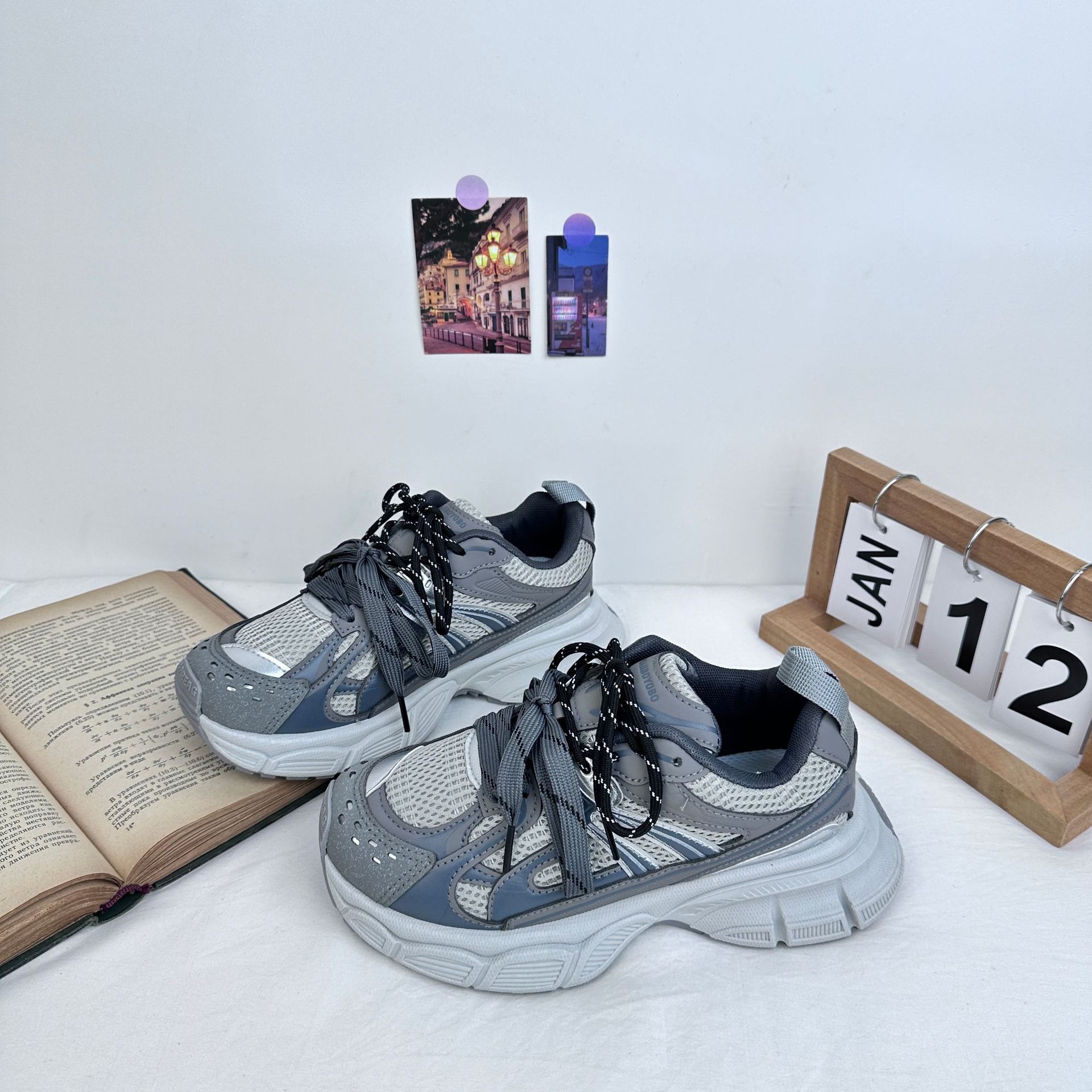 Yuanbo2025 primavera de zapatos deportivos ociosos de mujer estudiantes de estilo coreano transpirables zapatos de suela gruesa zapatos de mujer