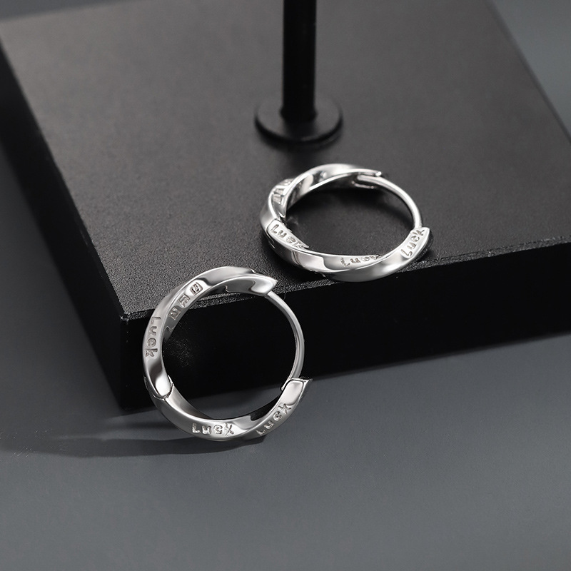Fashionable earrings with letters