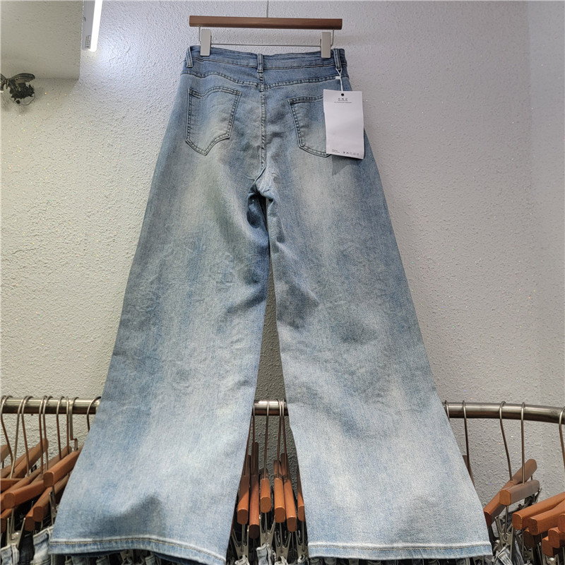 Pantalón de Mezclilla de Tiro Alto y Corte Recto con Bordado y Pedrería image 2