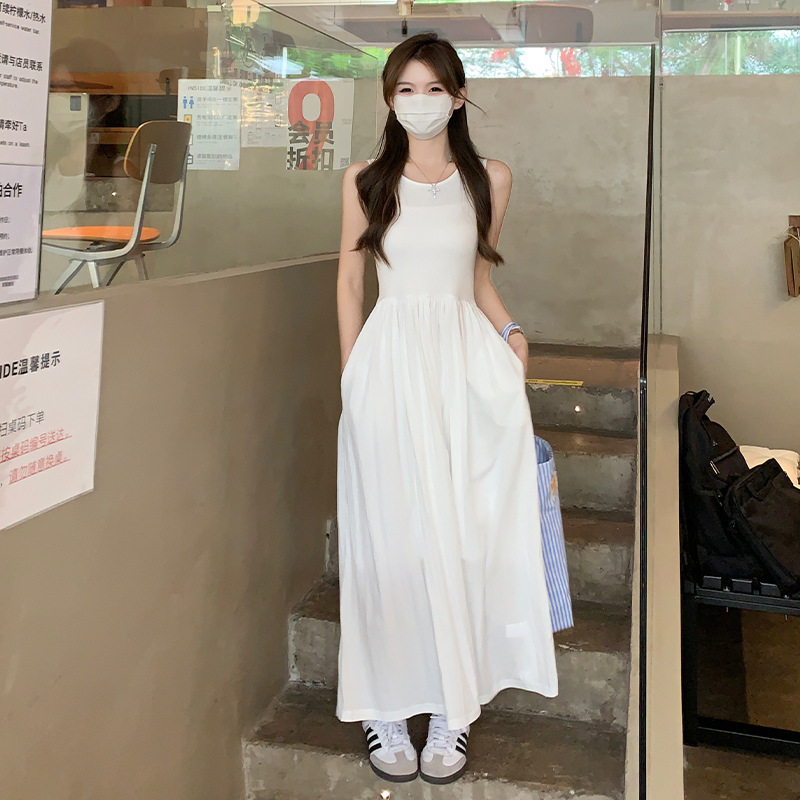 White Sleeveless French-Style Long Dress with a Cinched Waist, Women's Spaghetti Strap Dress, Summer 2026 New Gentle First Love Dress