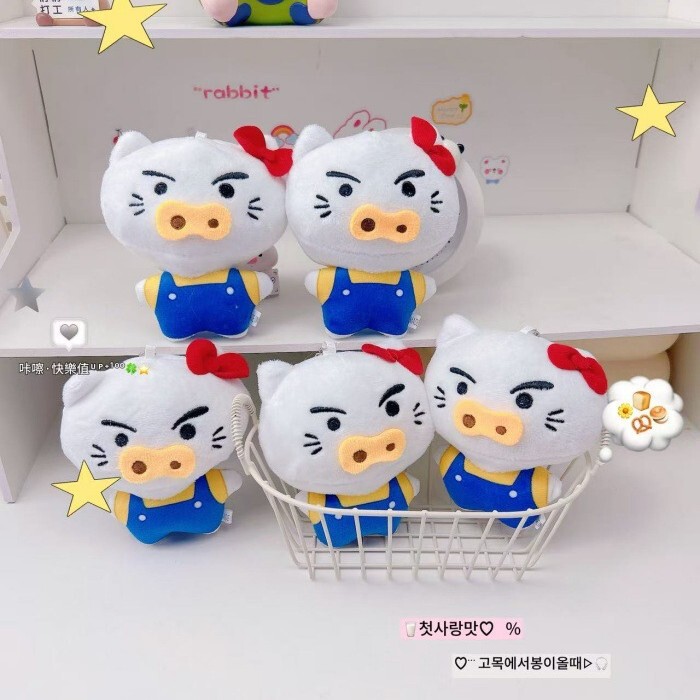 Crayon Shin-Chan Piggy Backpack Pendant Keychain with Kt Cat and Piggy Design Crayon Shin-Chan Piggy Backpack Pendant Keychain with Kt Cat and Piggy Design