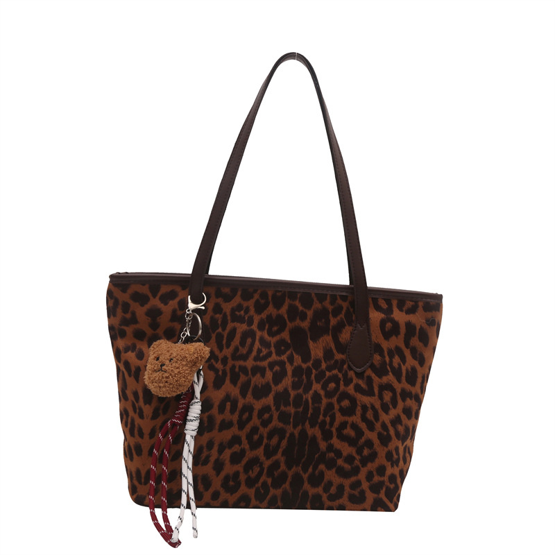 Este año, la popularidad de la bolsa de imprenta de leopardo retro 2024 invierno nuevo estilo simple de gran capacidad bolsa de viaje de trabajo casual mujer