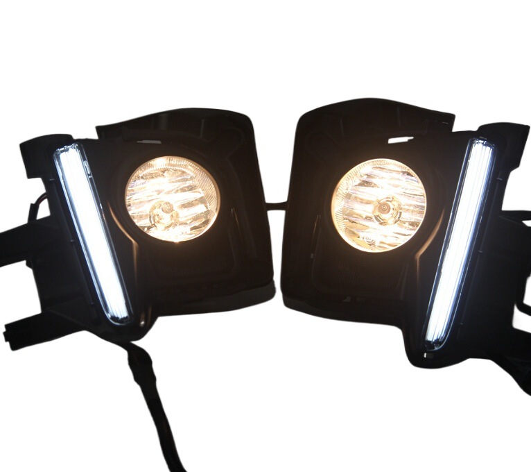 Adecuado para Toyota 15 nuevo Highlander Luz de marcha diurna guía de luz del coche especial Luz de marcha diurna brillante LED Luz de niebla