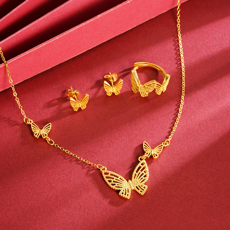 Collar de oro de arena de Vietnam mariposa hueca ligera de lujo de verano anillo set de pernos fabricantes al por mayor de mujeres de alta calidad